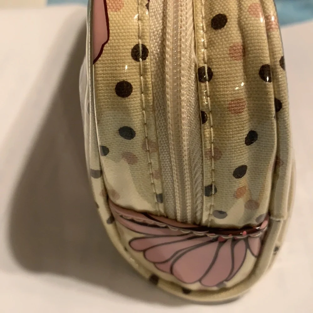 VICTORIA’S SECRET COSMETICS MAKEUP BAG NEW W TAGS.